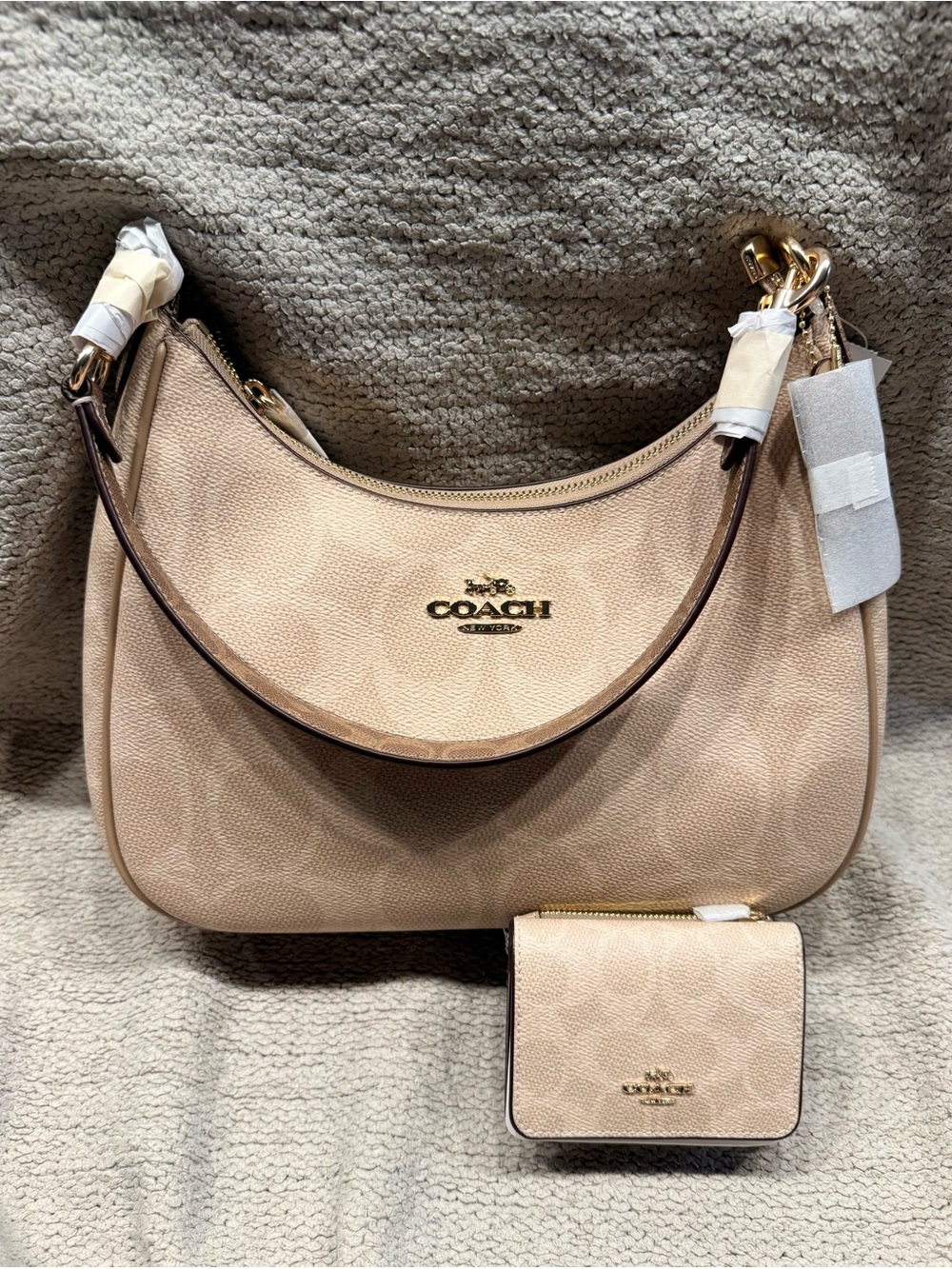 🤍New Coach Color Blocked Teri Hobo and Card Holder Wallet Bundle (Exclusive)